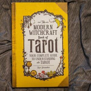 The Modern Witchcraft Book of Tarot – Skye Alexander (Hardcover)